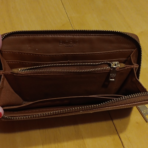 BCBG Paris Brown Pebbled Leather Long Wallet EUC 😍 - Picture 3 of 5